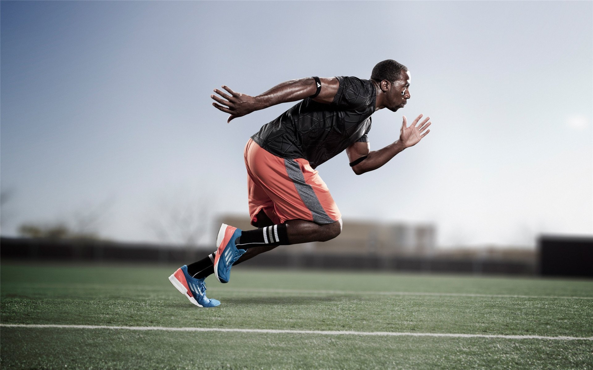 乔纳·隆戈：全黑队的力量与速度双重象征