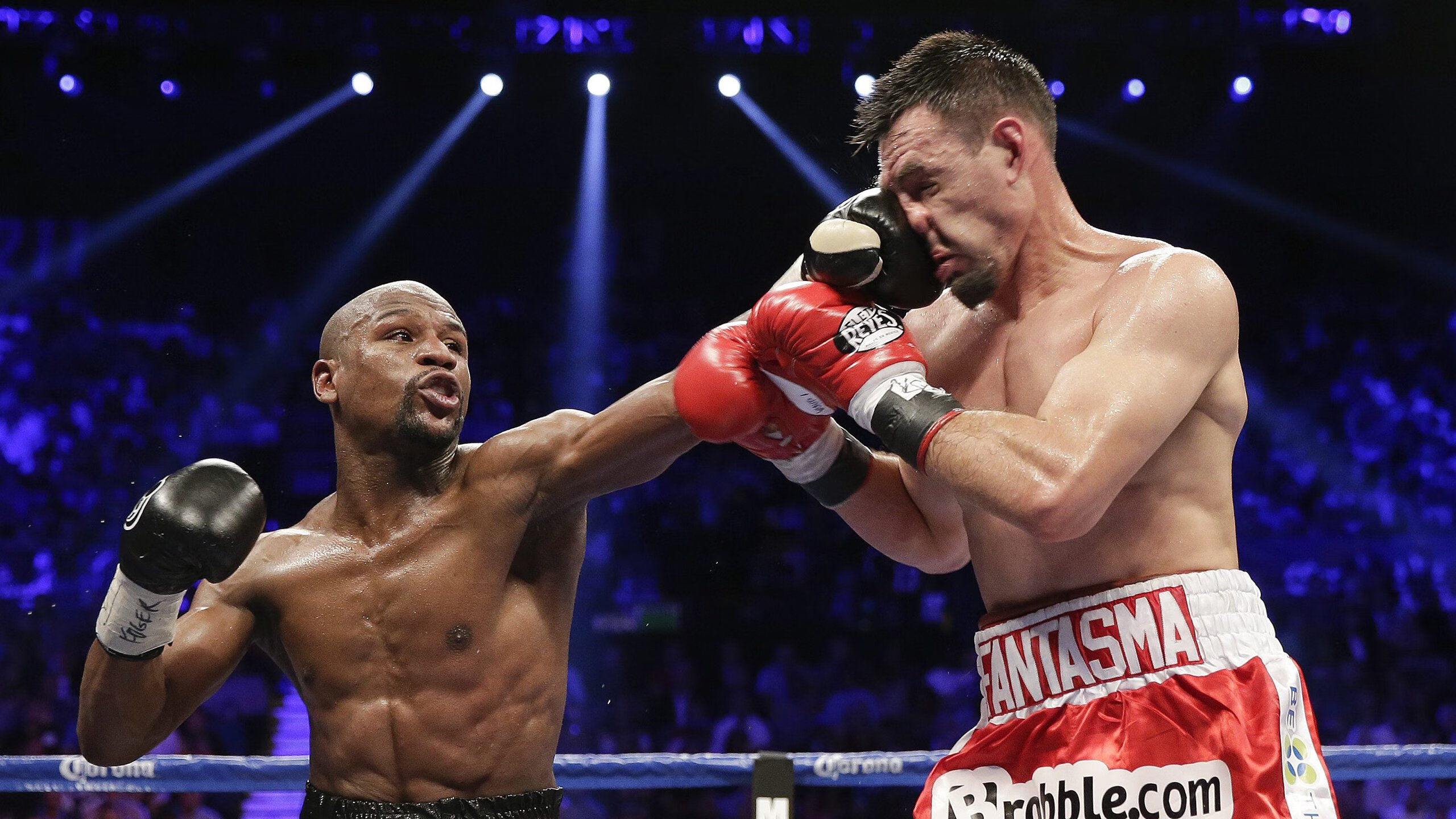 马雷斯卡：让詹姆斯踢后腰是因对手在中场屯人，要加强对抗，詹姆斯致敬马龙