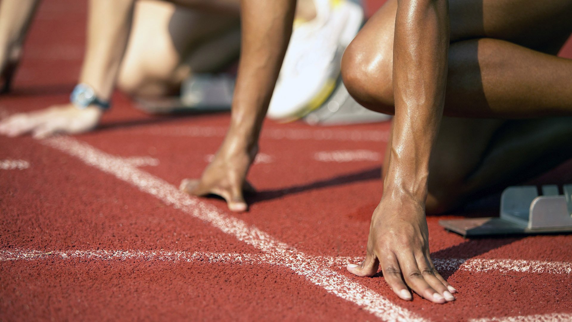 成都教师招聘现场跑步进场，考生忙碌显紧张，成都某学校招聘教师6名